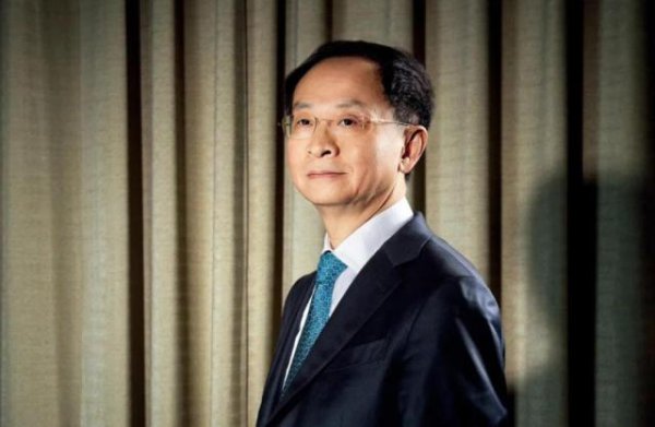 驰盈配资 “商超之父”张文中，财富对半砍